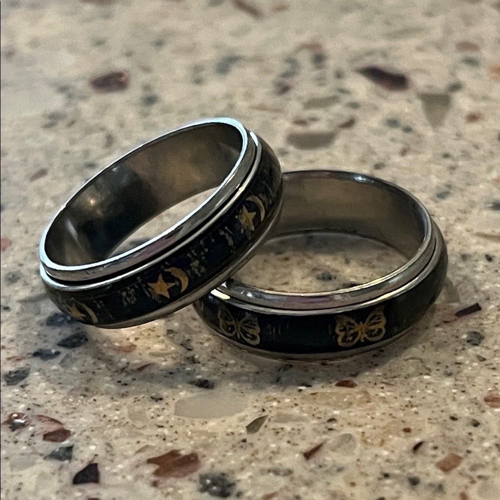 Charming Black and Silver Vintage Mood Ring Set changes Color.